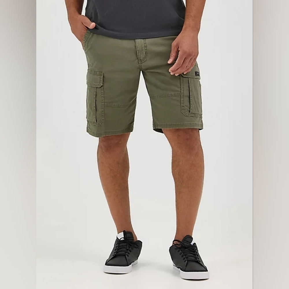 Wrangler Five Star Premium Cargo Short in Olive NWT